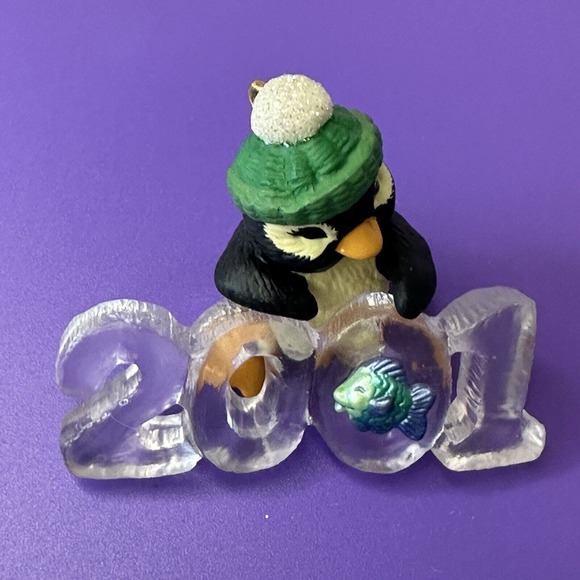 Hallmark Cool Decade 2001 Penguin Polar Animal Figurines, Dated Discontinued VTG - Picture 5 of 5